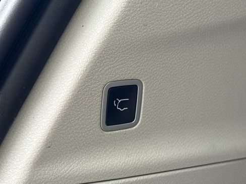 Used 2022 Chrysler Voyager LX FWD image 22
