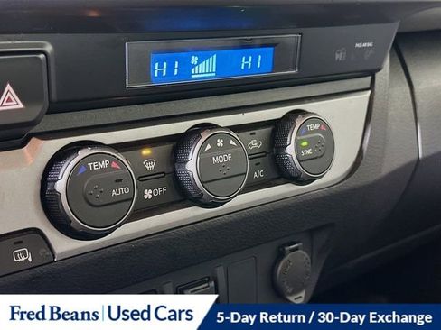 Used 2022 Toyota Tacoma SR5 AWD/4WD image 17