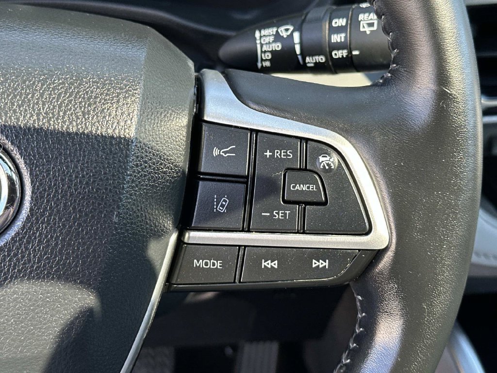 Used 2023 Toyota Highlander Platinum FWD image 33