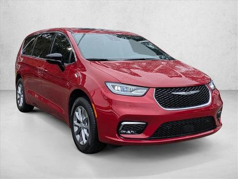 New 2026 Chrysler Pacifica Limited image 9