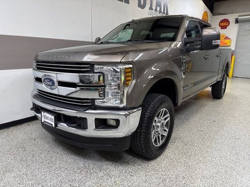 Used 2018 Ford F250 Lariat w/ Camper Package image 3