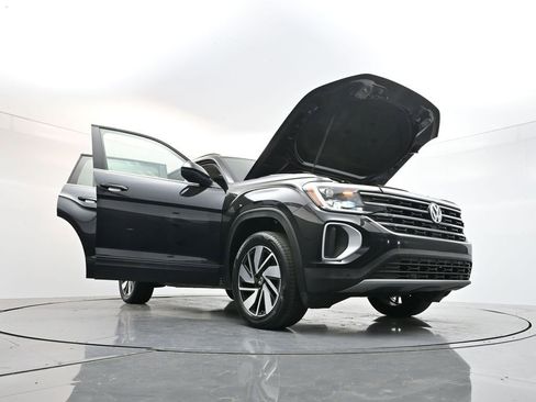 Used 2025 Volkswagen Atlas SE FWD image 39