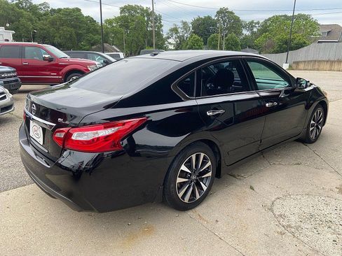 Used 2016 Nissan Altima 2.5 SL w/ Moonroof Package FWD image 4