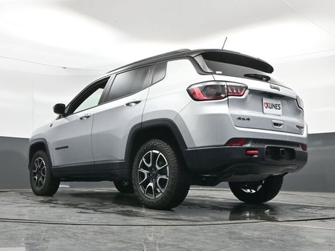Used 2025 Jeep Compass Trailhawk w/ Trailer Tow Group AWD/4WD image 50