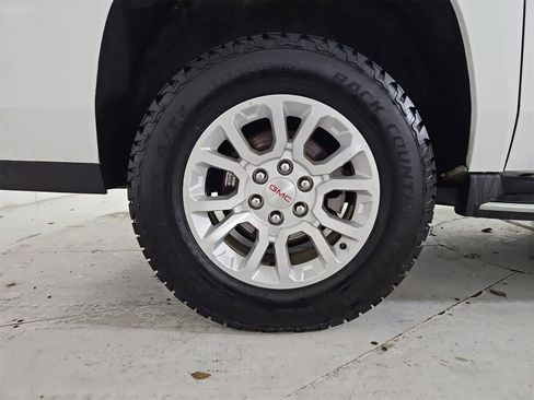 Used 2017 GMC Yukon XL SLE w/ HD Trailering Package image 13