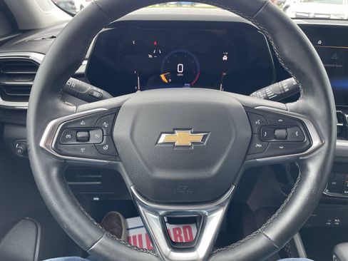 Used 2025 Chevrolet TrailBlazer LT w/ LT Cold Weather Package AWD/4WD image 13