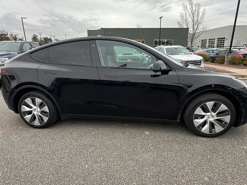 Used 2021 Tesla Model Y Long Range image 7