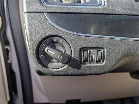 Used 2019 Dodge Grand Caravan SXT w/ Driver Convenience Group image 12