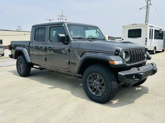 New 2025 Jeep Gladiator Sport video 2