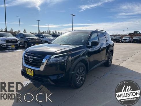 Used 2024 Nissan Pathfinder SV AWD/4WD image 3