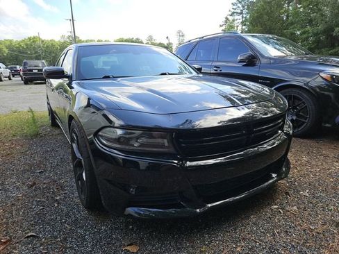 Used 2019 Dodge Charger SXT w/ Blacktop Package RWD image 4