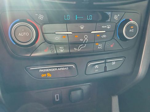 Used 2018 Ford Escape SE w/ Ford Safe & Smart Package image 19