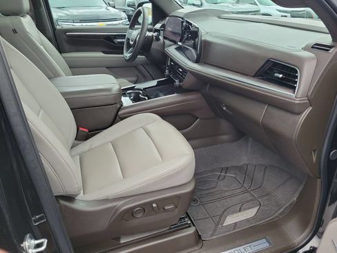 Used 2025 Chevrolet Tahoe Z71 AWD/4WD image 18