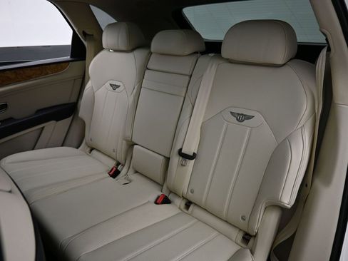 Certified 2024 Bentley Bentayga Plug-In Hybrid image 26