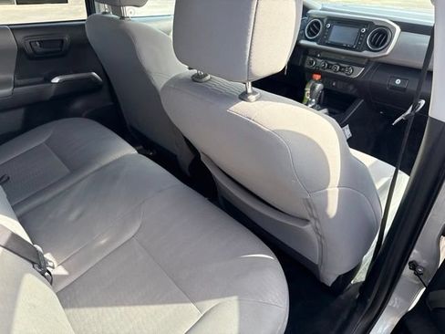 Used 2019 Toyota Tacoma TRD Sport AWD/4WD image 17