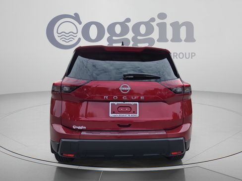 Used 2026 Nissan Rogue SV FWD image 4