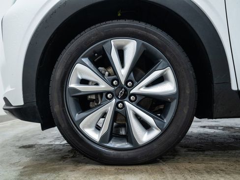 Used 2022 Chevrolet Bolt EUV LT w/ Convenience Package image 9