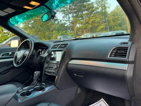 Used 2017 Ford Explorer XLT AWD/4WD image 21