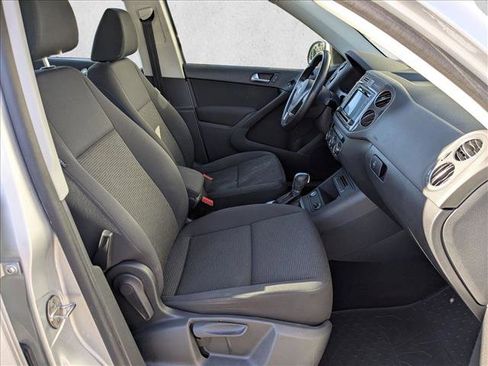 Used 2018 Volkswagen Tiguan Limited w/ Premium Package image 21
