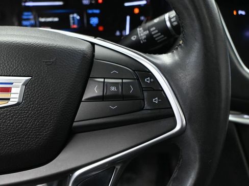 Used 2017 Cadillac XT5 Luxury image 31