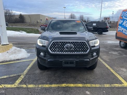 Used 2018 Toyota Tacoma SR5 image 8