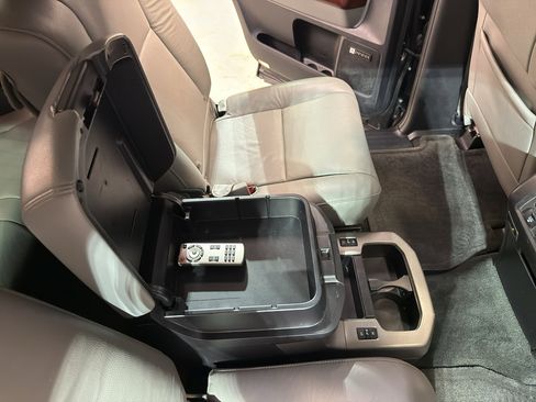 Used 2015 Toyota Sequoia Platinum image 29