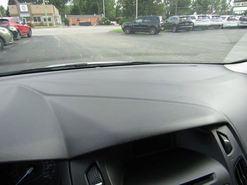 Used 2017 Ford Focus SE FWD image 12