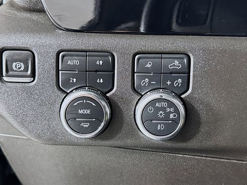 Used 2024 GMC Sierra 3500 SLT w/ SLT Convenience Package AWD/4WD image 16