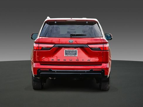 Used 2023 Toyota Sequoia Platinum image 3