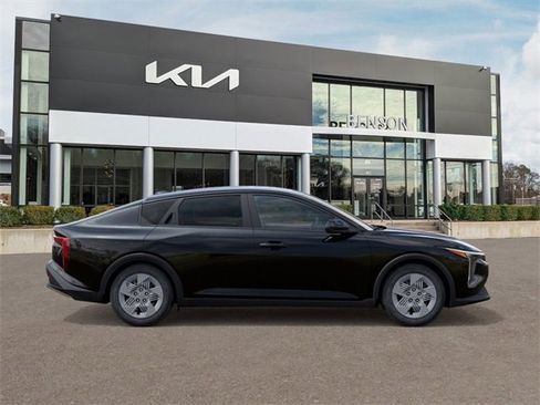 New 2025 Kia K4 LX image 8