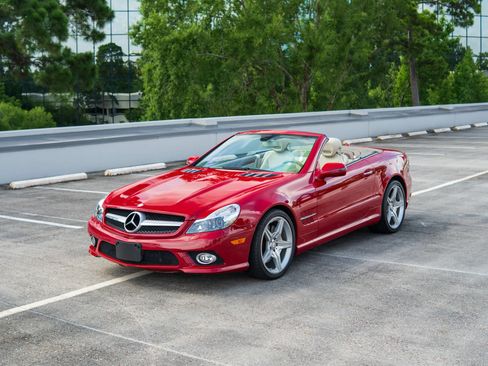 Used 2011 Mercedes-Benz SL 550 image 4