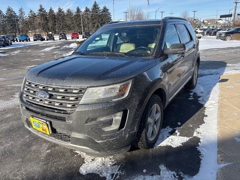 Used 2017 Ford Explorer XLT w/ Equipment Group 202A image 2