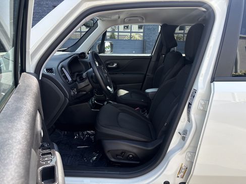 Used 2023 Jeep Renegade Latitude w/ Premium Group AWD/4WD image 31