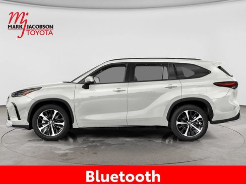 Used 2021 Toyota Highlander XSE FWD image 5
