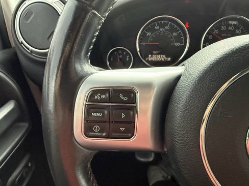 Used 2016 Jeep Wrangler Unlimited Rubicon image 13