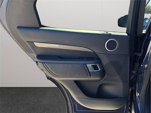 Used 2019 Land Rover Discovery HSE image 42