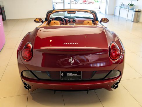 Used 2010 Ferrari California RWD image 5