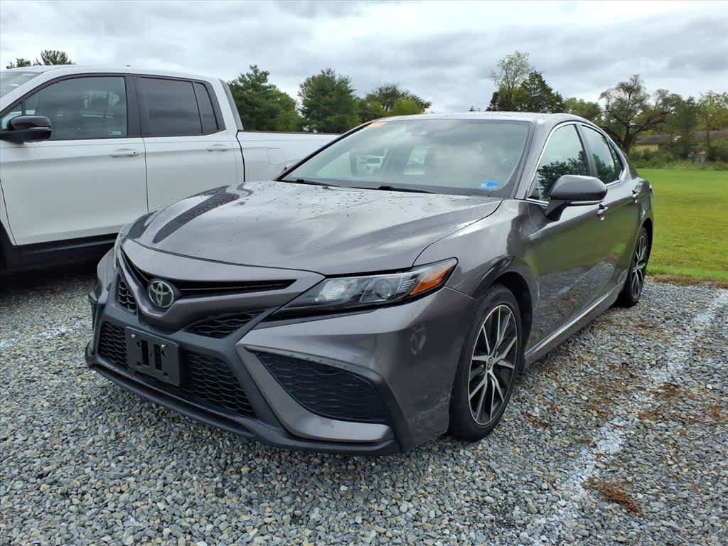 Used 2023 Toyota Camry SE FWD image 2