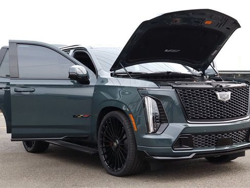 Used 2026 Cadillac Escalade V w/ LPO, ONYX Package AWD/4WD image 42
