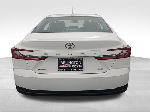 Used 2025 Toyota Camry SE image 6