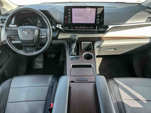 Used 2023 Toyota Sienna LE FWD image 11