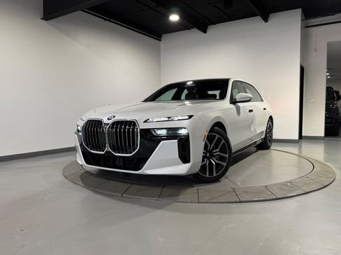 Used 2023 BMW 760i xDrive w/ Executive Package AWD/4WD image 4