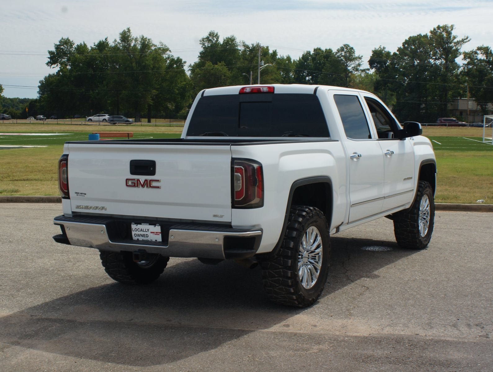 Used 2018 GMC Sierra 1500 SLT w/ SLT Premium Package AWD/4WD image 14