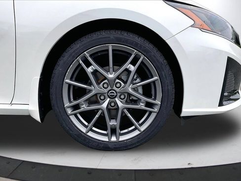 Used 2023 Nissan Altima 2.0 SR FWD image 35