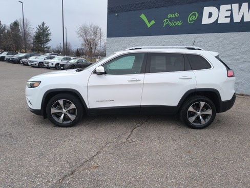 Used 2019 Jeep Cherokee Limited image 2