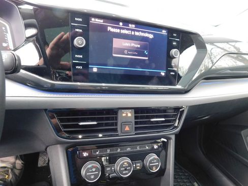 Used 2024 Volkswagen Taos SEL image 10