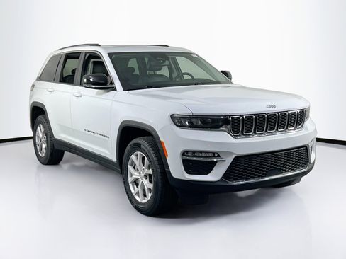 Used 2022 Jeep Grand Cherokee Limited image 3