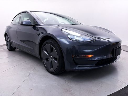Used 2023 Tesla Model 3 Standard Range image 9