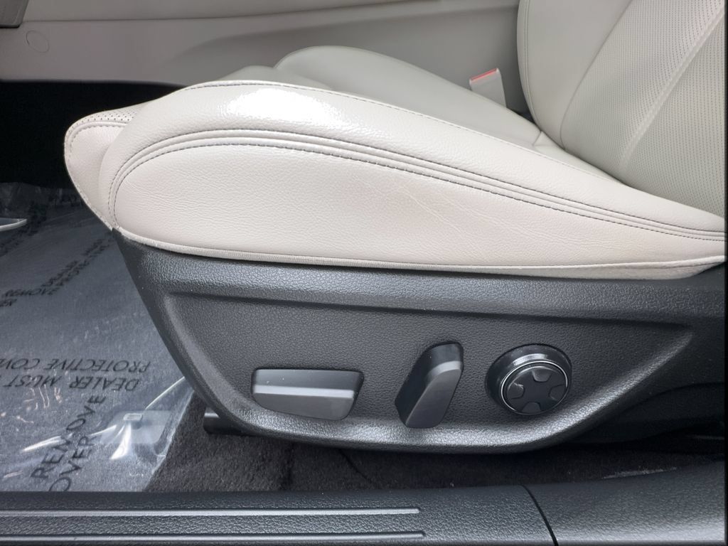 Used 2023 Genesis G70 2.0T RWD image 21
