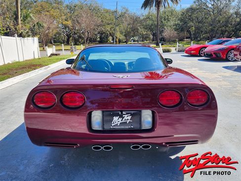 Used 2003 Chevrolet Corvette Coupe w/ Preferred Equipment Group RWD image 15